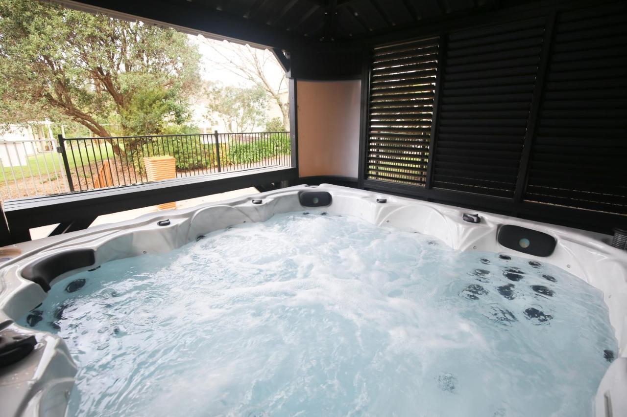 Orere Point Top 10 Holiday Park Auckland Exterior photo